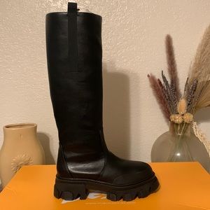 PUBLIC DESIRE BLACK BOOTS